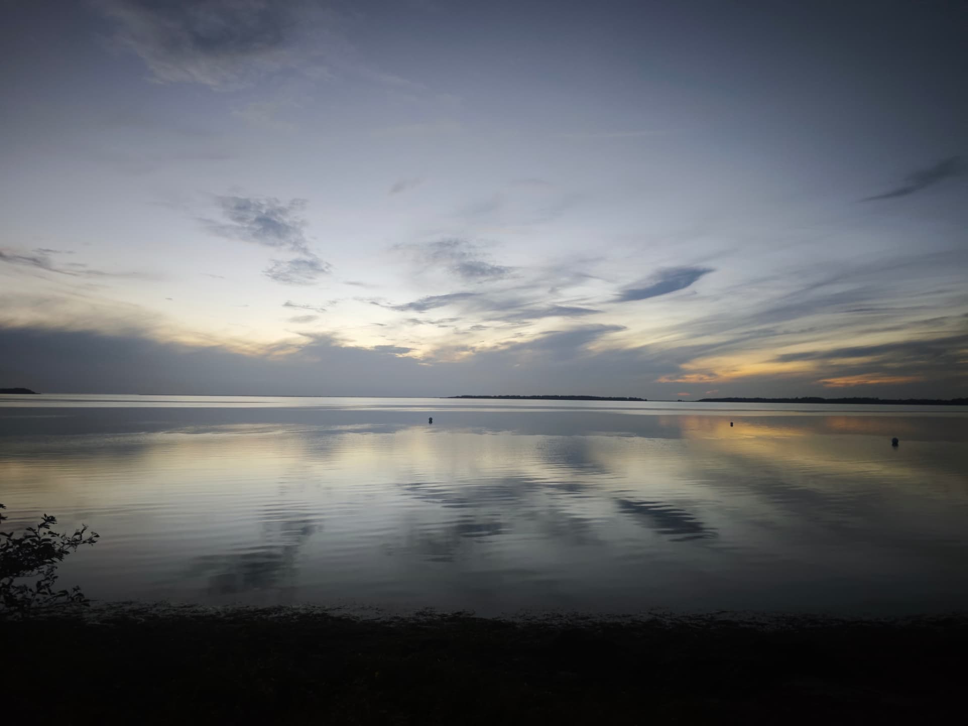 Ruhiges Salzhaff im Abendlicht